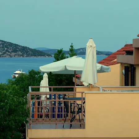 Apartman The Garden Tisno